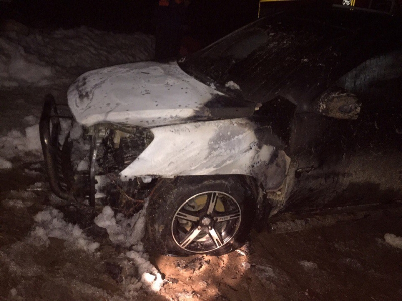 Житель Марий Эл тушил горящее авто снегом
