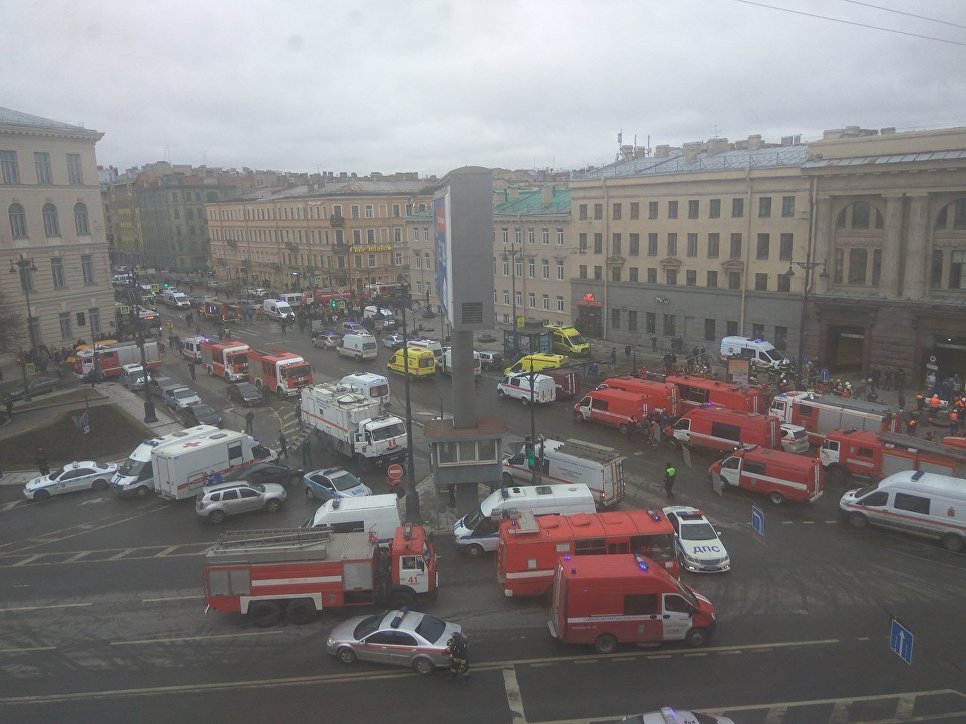 МЧС опубликовало телефоны, по которым можно узнать о жертвах взрыва в Петербурге