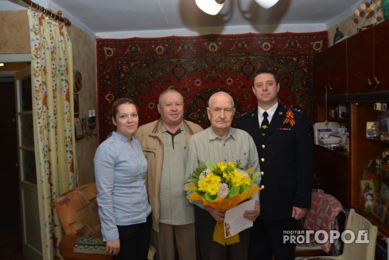 В Йошкар-Оле руководство МВД поздравили ветеранов