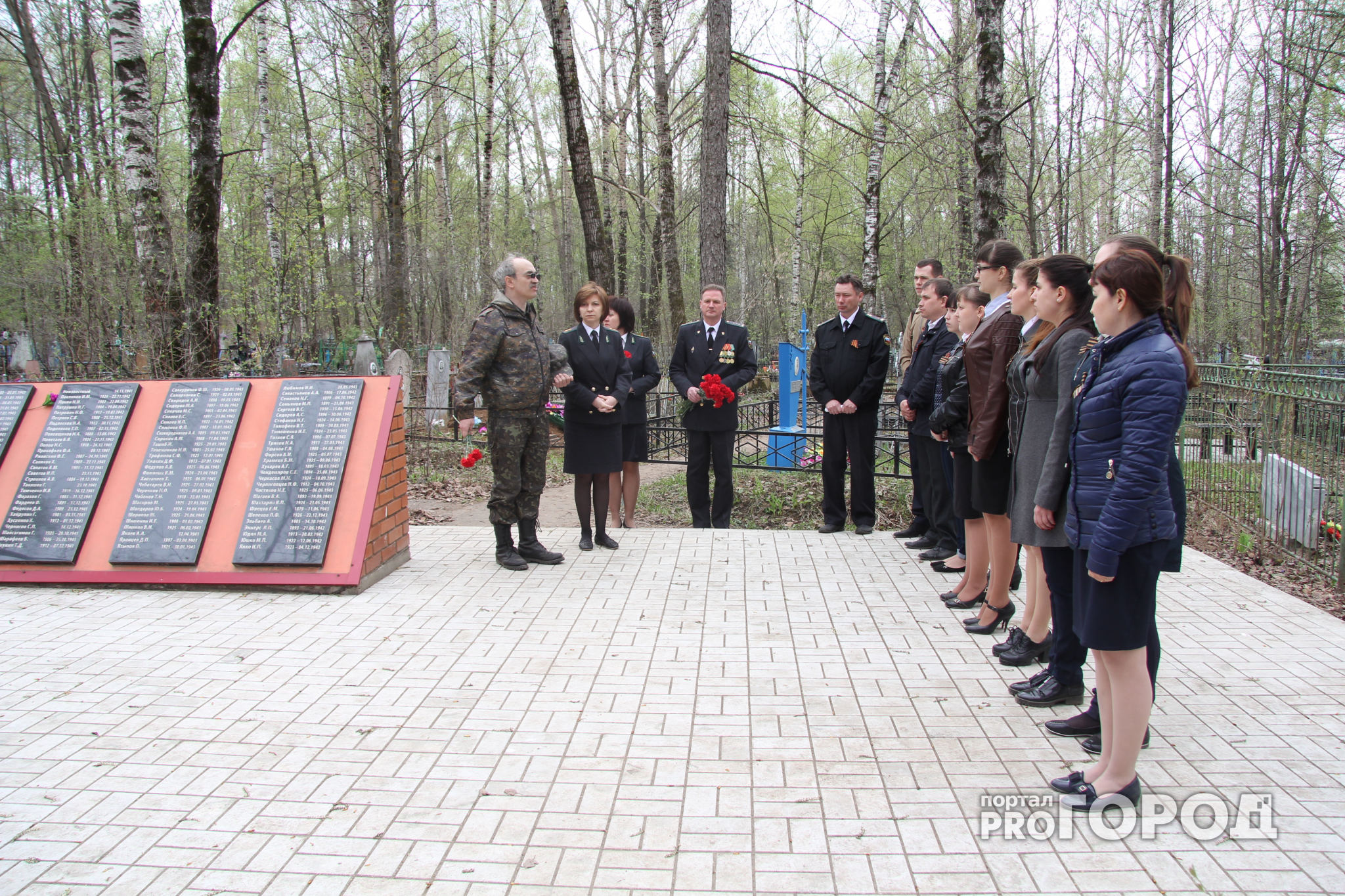 В Йошкар-Оле судебные приставы посетили забытое воинское захоронение на Марковском кладбище