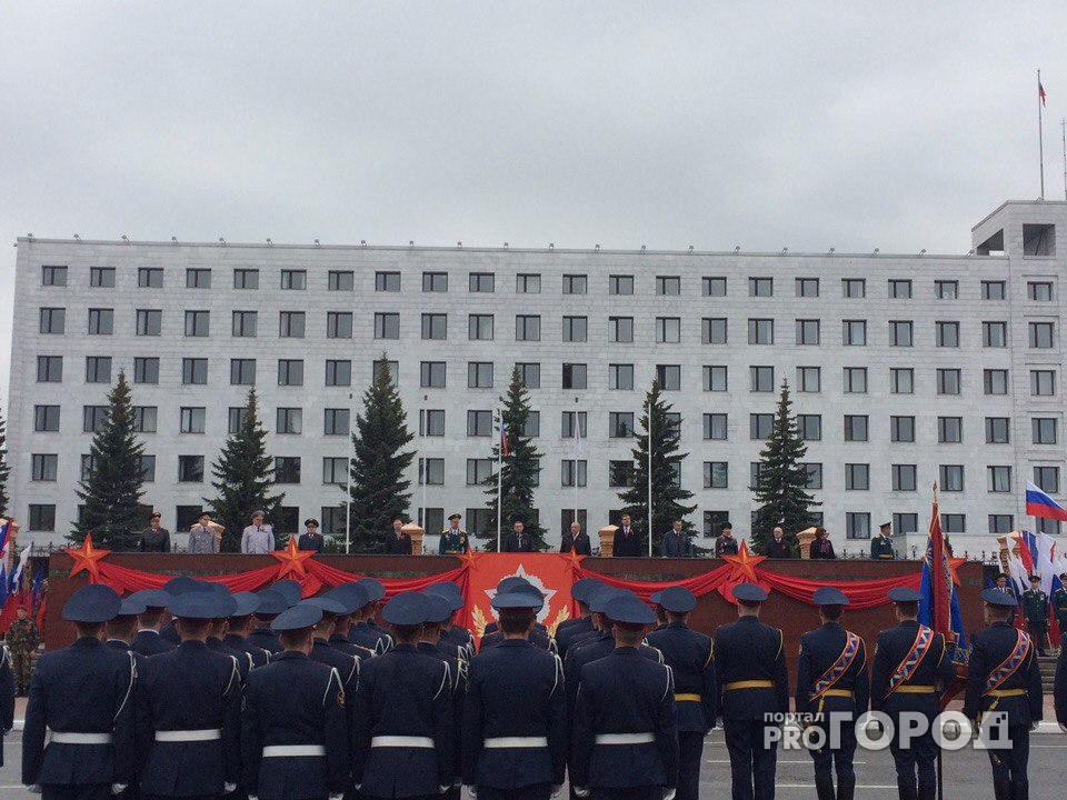 Александр Евстифеев открыл Парад Победы в Йошкар-Оле