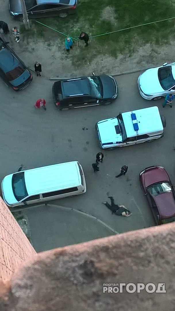 В Йошкар-Оле с 15-этажного дома выпал мужчина