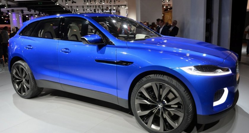 Компания Jaguar Land Rover представила первый внедорожник с функцией автопилота