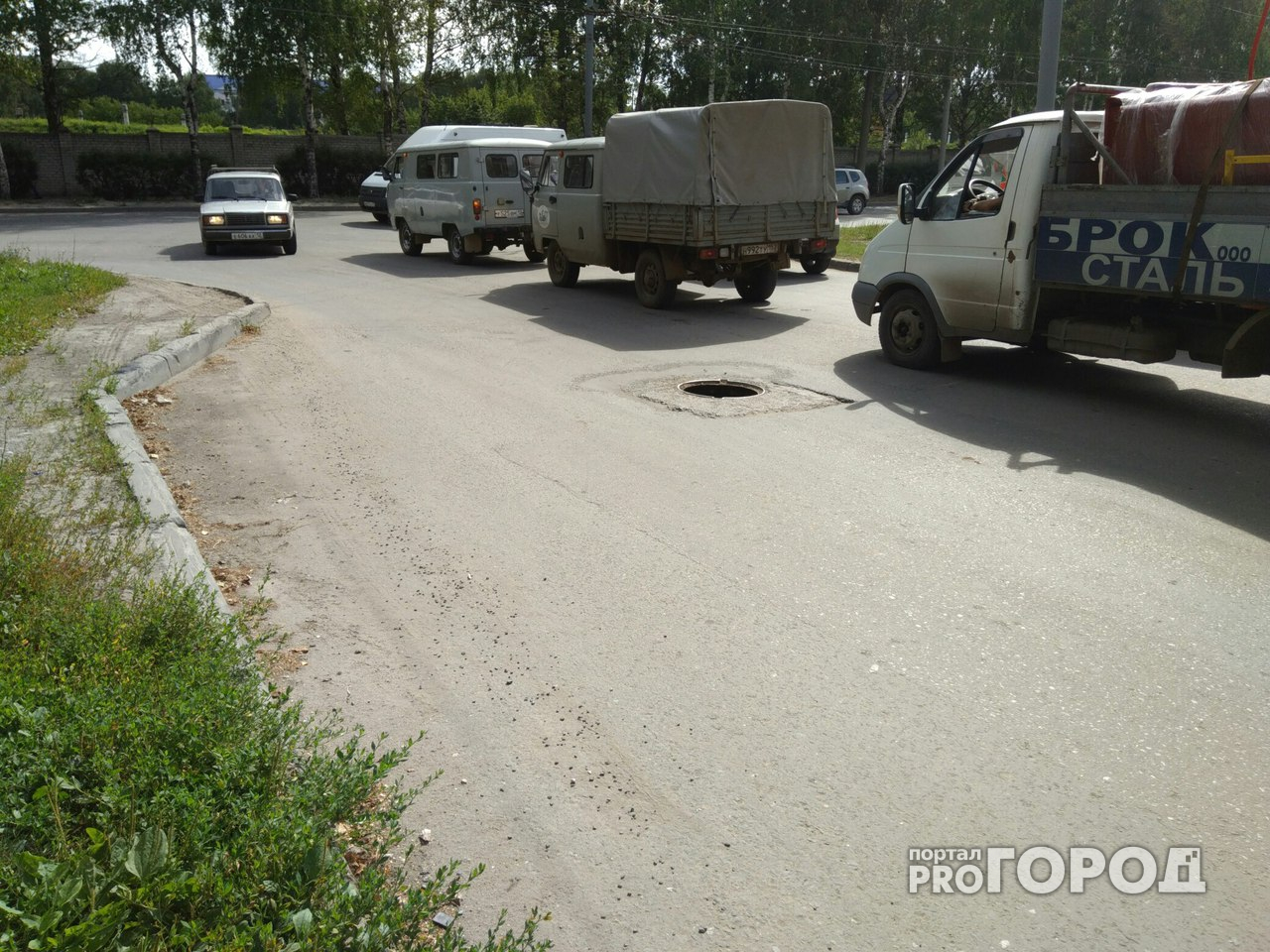 В Йошкар-Оле на оживленной улице «исчезают» крышки люков
