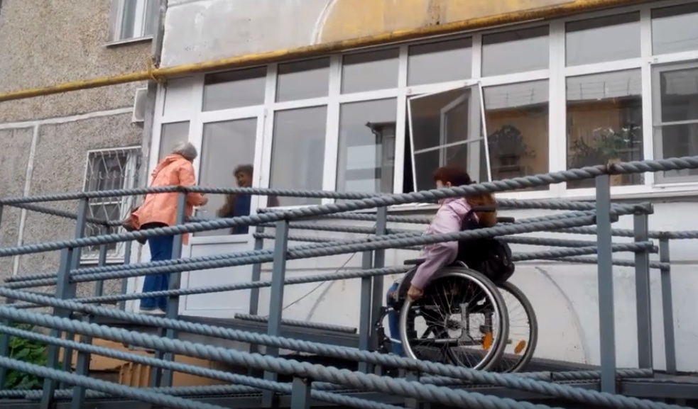 В Марий Эл девушка с инвалидностью сможет спускаться по пандусу прямо с балкона