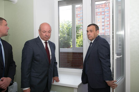 Врио главы Марий Эл Александр Евстифеев проверил дом для переселенцев из аварийного жилья