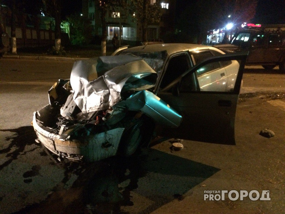 ДТП в Марий Эл: водителя «легковушки» зажало в авто после столкновения с Land Rover
