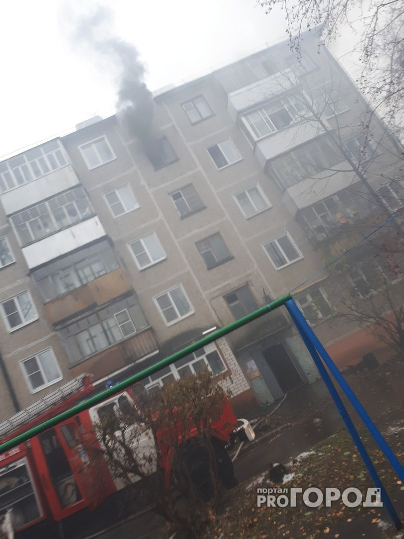В Йошкар-Оле мужчина выпал из горящей на 5 этаже квартиры