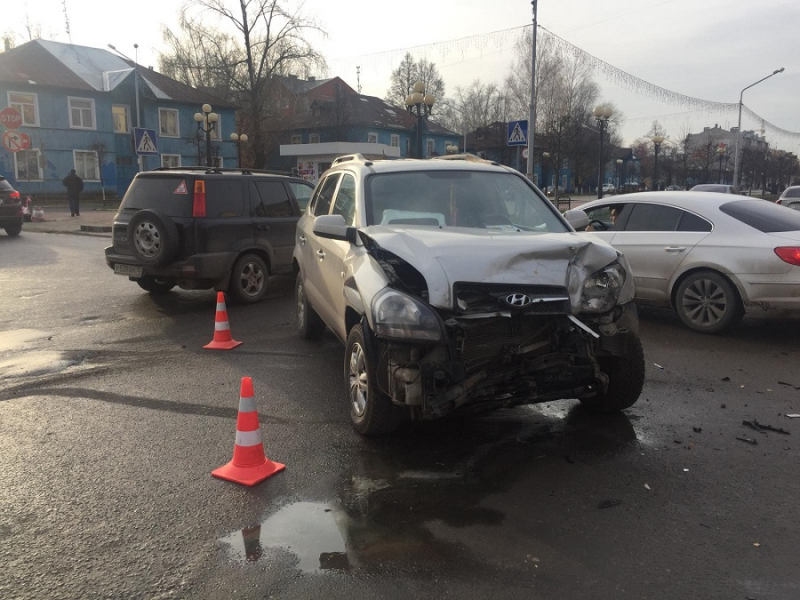 Крупное ДТП у йошкар-олинского роддома: водитель Hyundai и маленький пассажир Toyota получили травмы