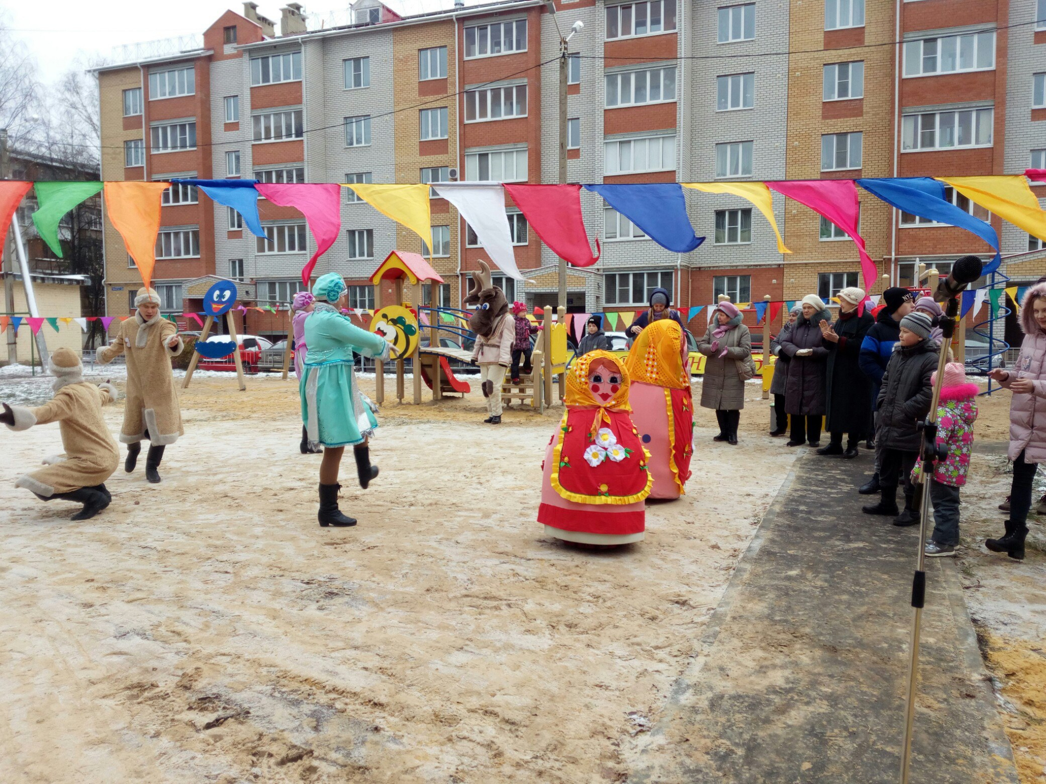 В праздничные выходные в Йошкар-Оле торжественно открыли 2 обновленных двора