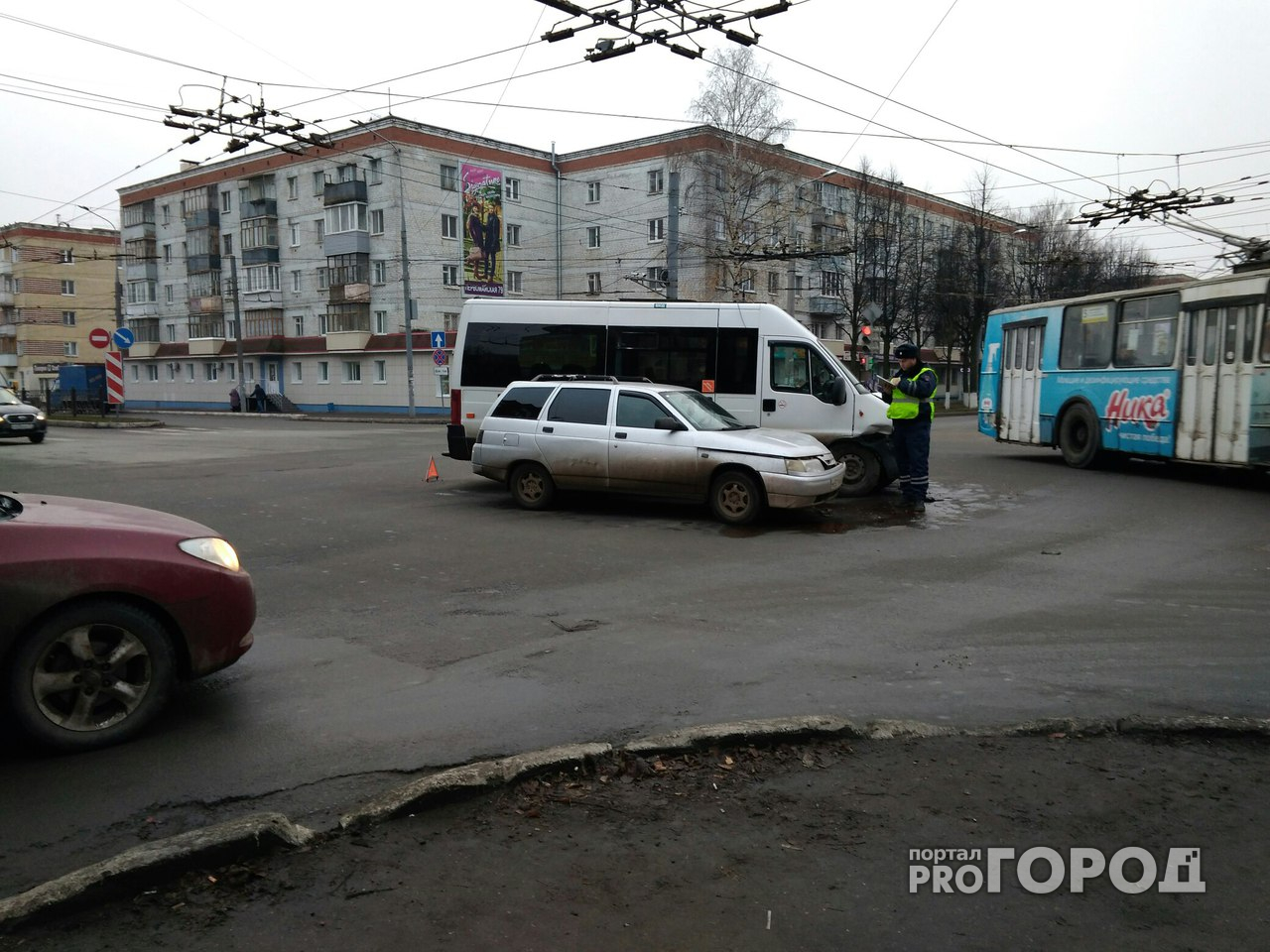 В Йошкар-Оле «час пик» стал причиной аварии с маршруткой