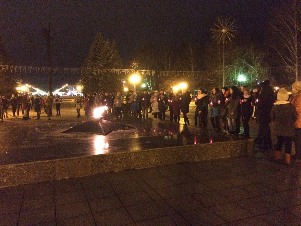 Йошкаролинцы собрались у Вечного Огня чтобы почтить память погибших в автокатастрофе