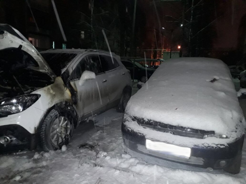 Стала известна причина возгорания авто во дворе Йошкар-Олы