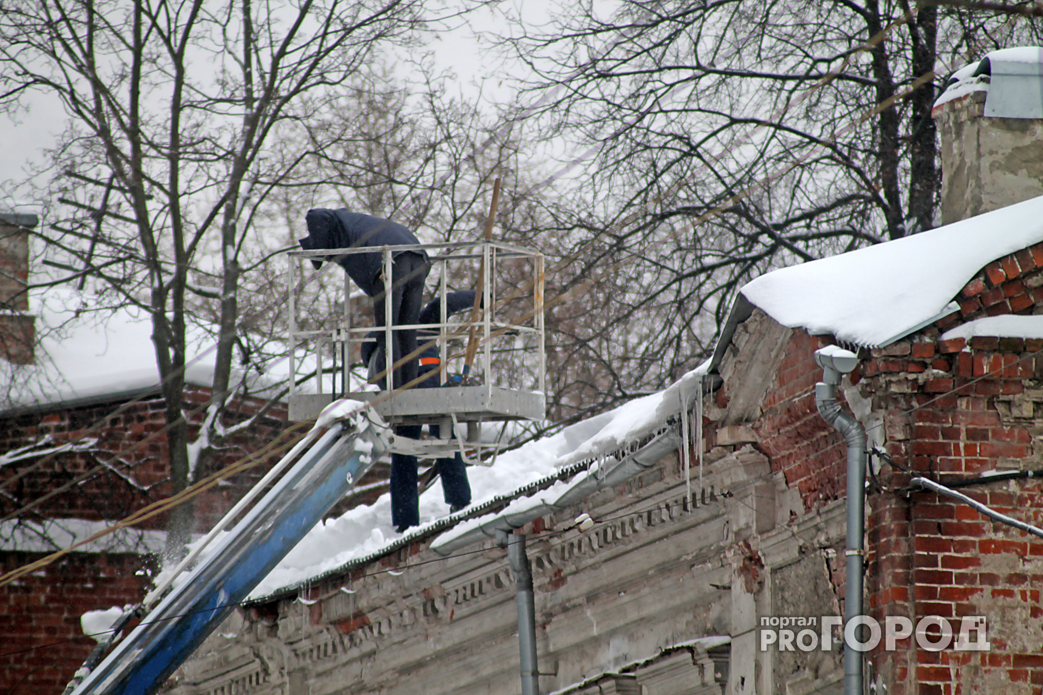 Коммунальщики проследят, чтобы йошкаролинцам на голову не упал снег
