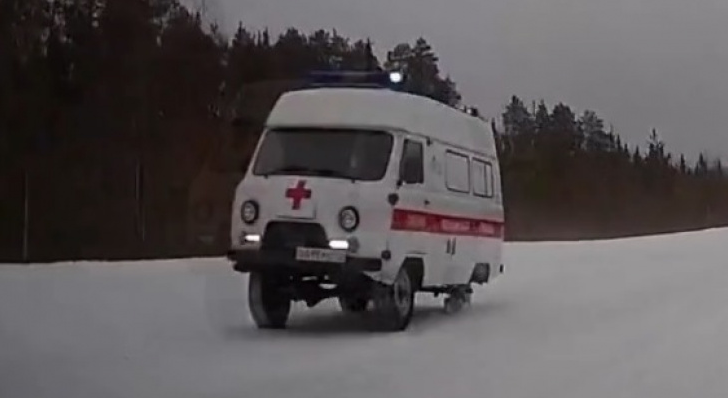 Новости России: В Коми на срочный вызов к пациенту мчалась скорая помощь без колес