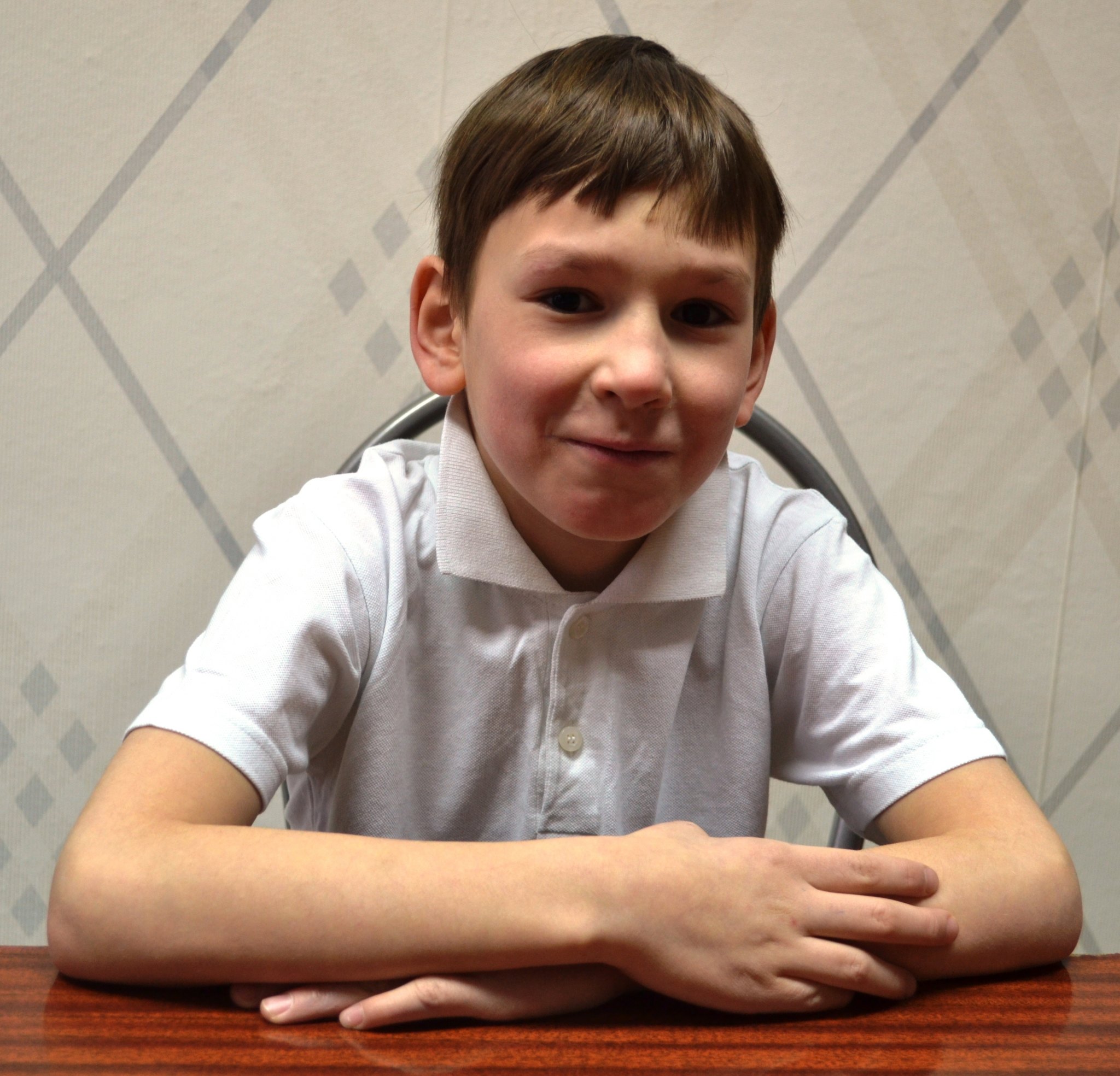"Я хочу найти семью": Серьезный и деловой 9-летний малыш нуждается в родителях