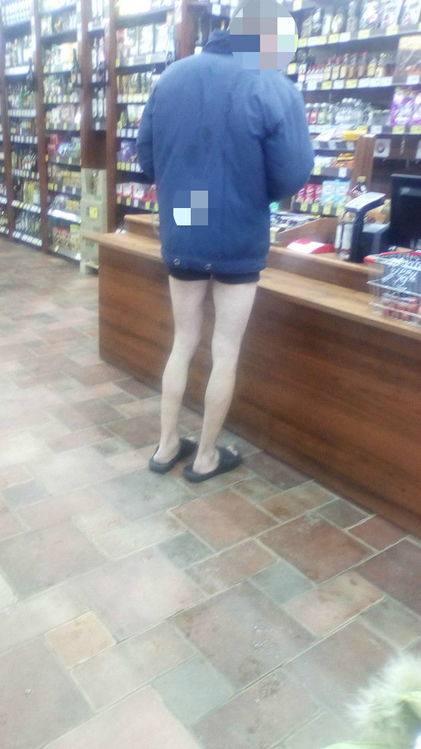 В Марий Эл мужчина в магазине красовался своими стройными ножками