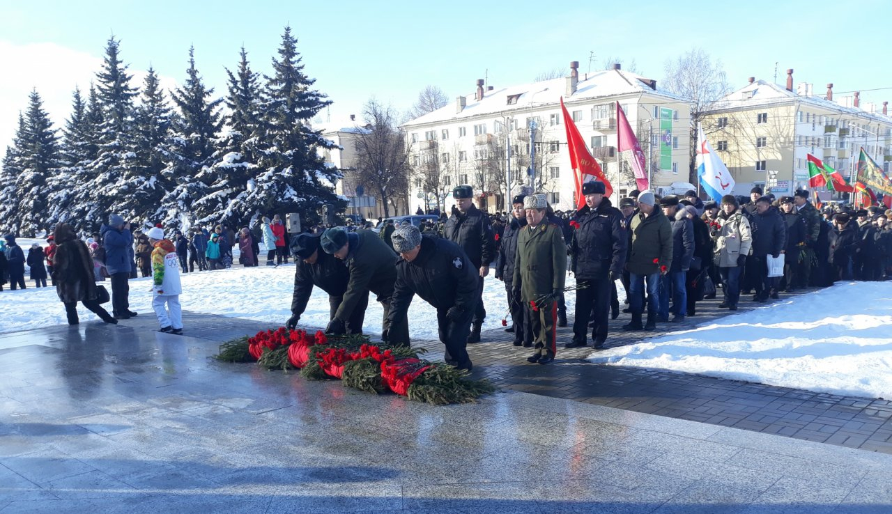 Глава Марий Эл возложил цветы к воинскому мемориалу, почтив память погибших