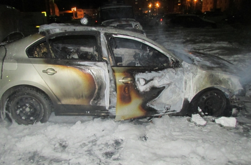 Почему загорелась машина в Йошкар-Оле, грохот от которой перепугал местных жителей?