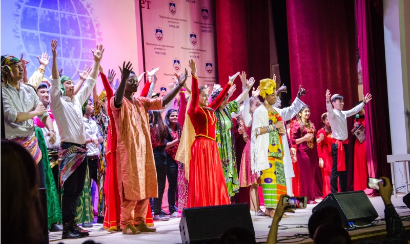 Студентка из Африки исполнила "Калинку-Малинку" на сцене в Йошкар-Оле
