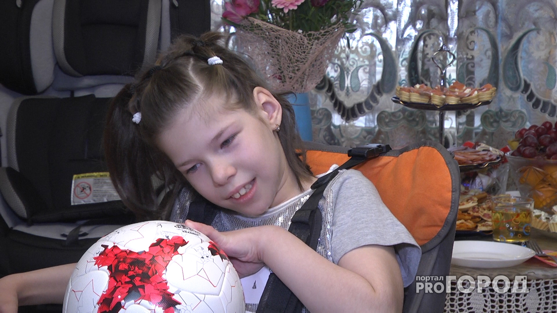 Маленькая йошкаролинка получила подарок от сборной России по футболу