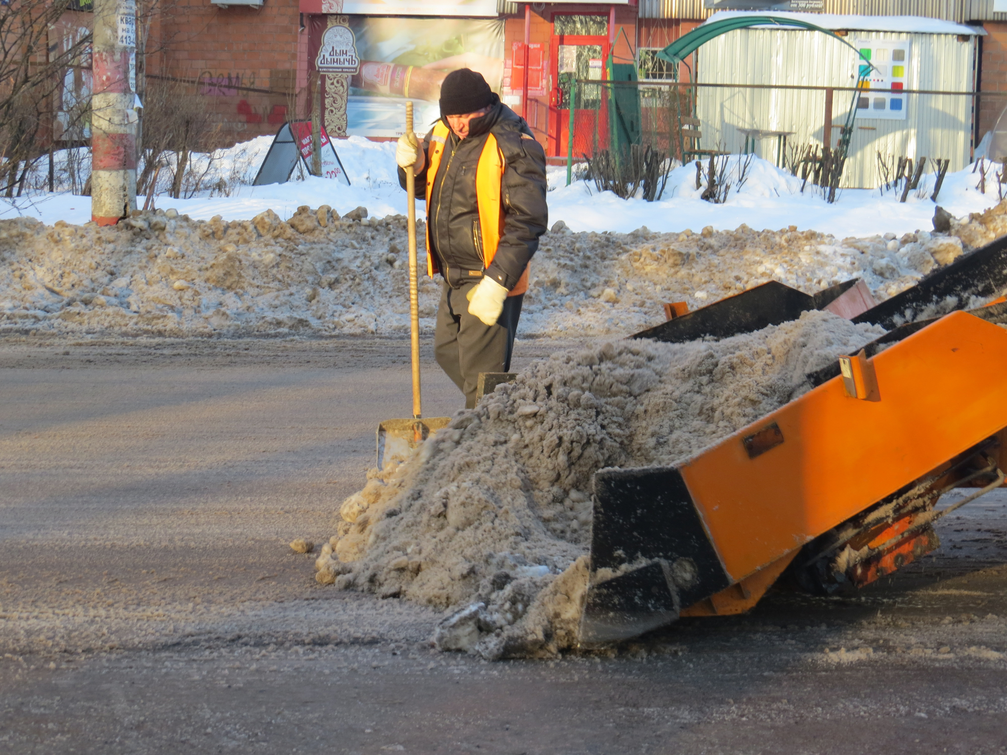 За сутки с улиц Йошкар-Олы вывезли почти 2 тысячи кубометров снега