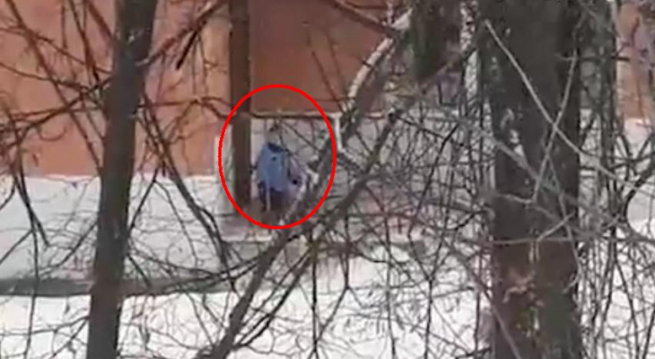 Необычные события в России: воспитатели детсада оставили ребенка замерзать на улице