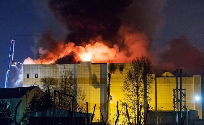 МЧС и СКР склоняются к двум разным версиям пожара в Кемерове‍