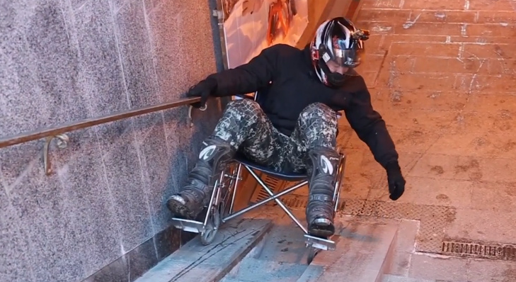 Необычные события в России: В Чебоксарах испытали пандусы для инвалидов в каске и спецзащите