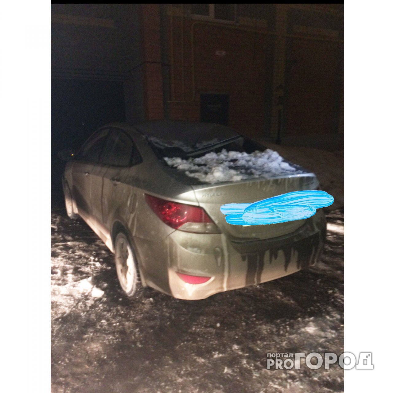 В Йошкар-Оле снег раздавил авто беременной женщины