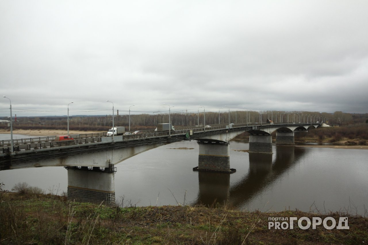 По одному из главных мостов Йошкар-Олы пошла трещина