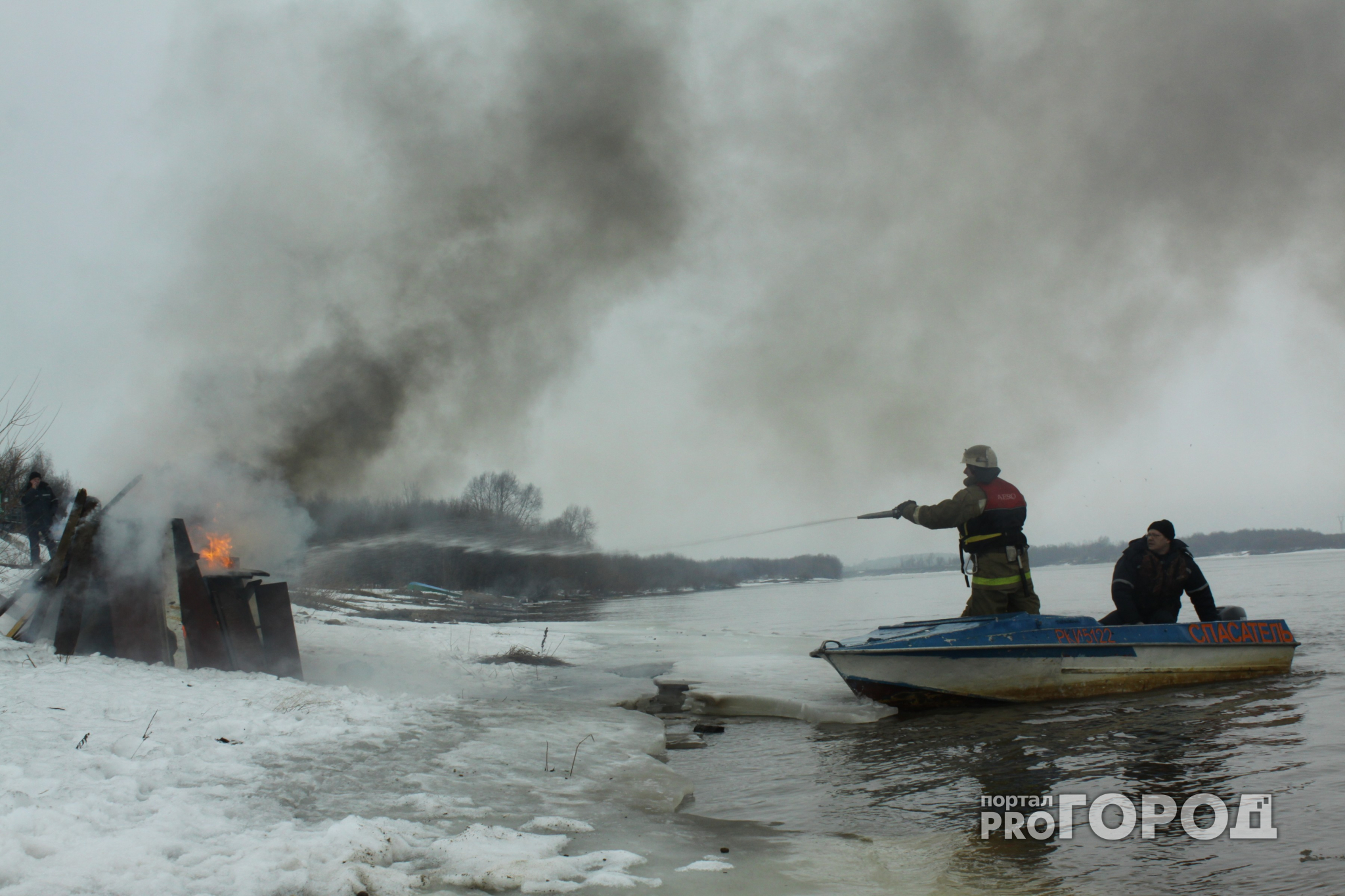 В Марий Эл огнеборцы до пожара добирались на лодках