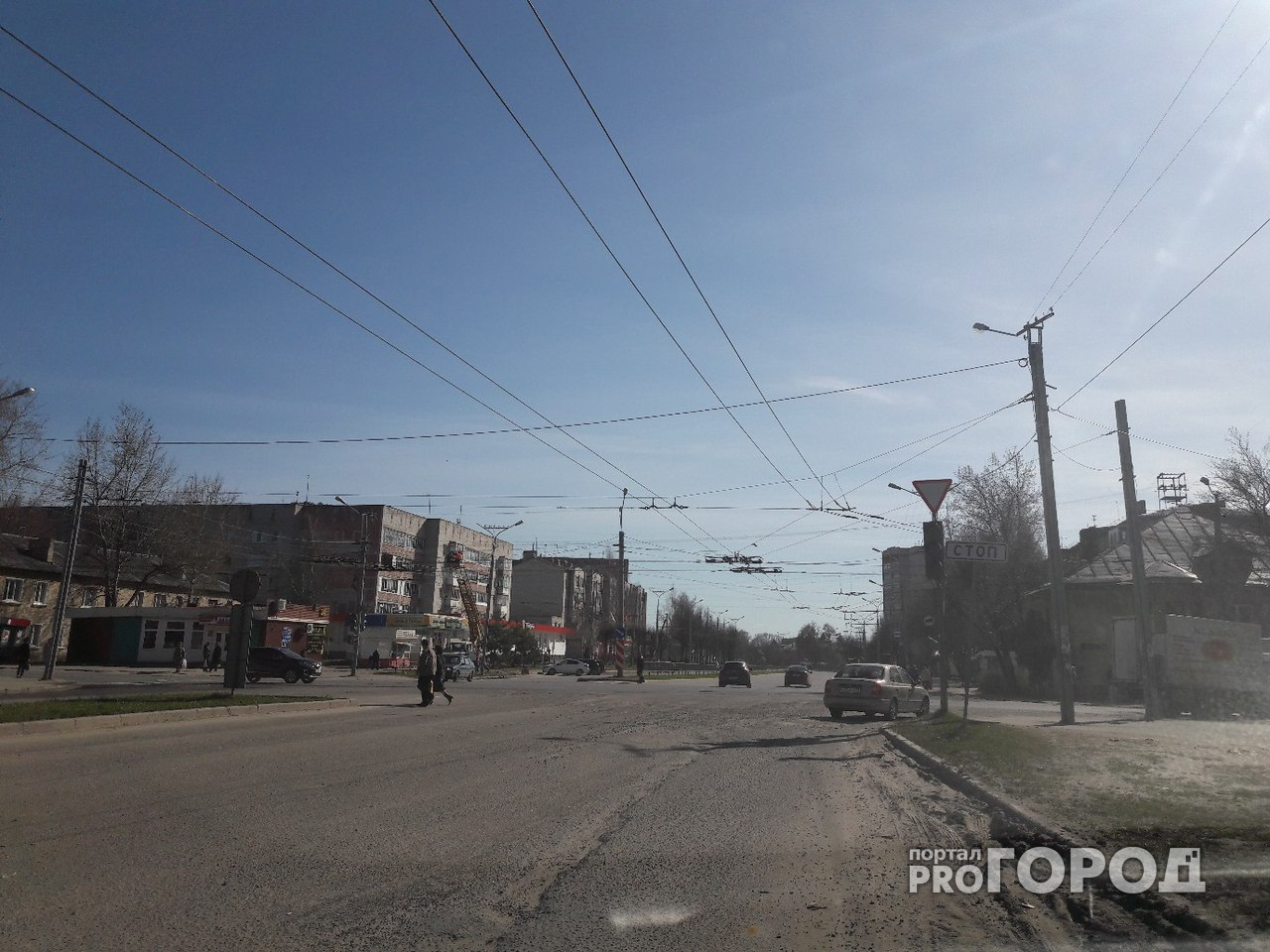 В Йошкар-Оле троллейбус оборвал провода и оставил улицу без «света»