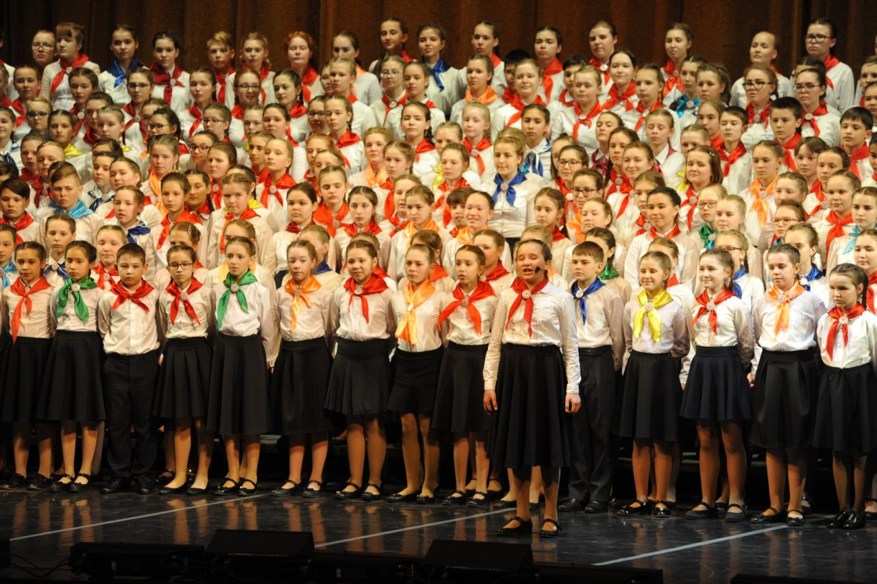 Глава республики послушал 9 песен Всемарийского детского хора