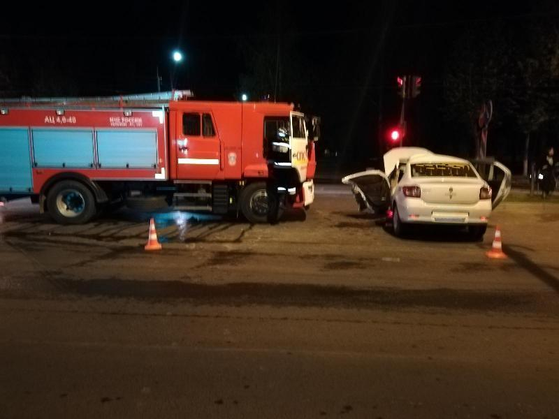 Появились подробности ДТП в Йошкар-Оле: легковая «влетела» в пожарных