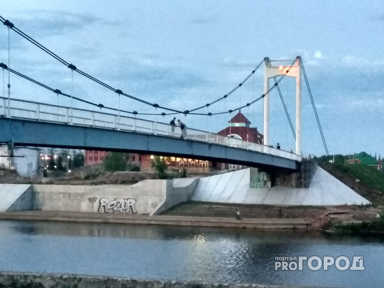 В Йошкар-Оле подросток рисковал жизнью на мосту