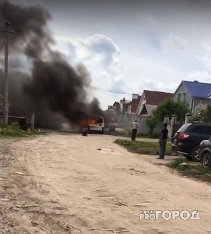 В Йошкар-Оле машина загорелась во время движения