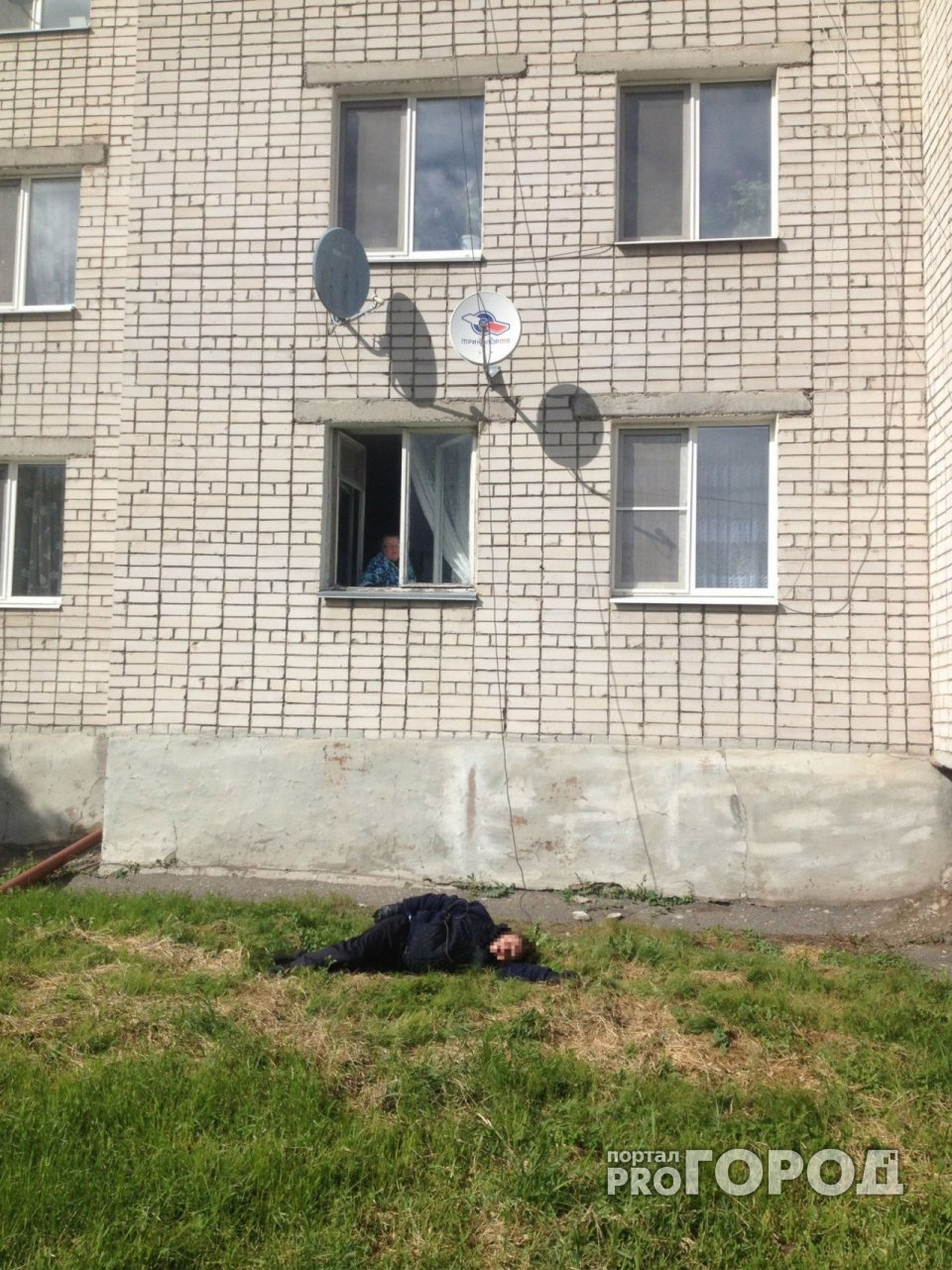 В Йошкар-Оле мужчина сорвался с 4 этажа, пытаясь спуститься по стене на бельевой веревке