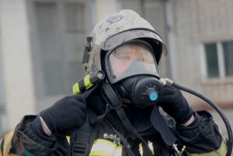 Пожарные Марий Эл в спецмасках отважно бросились в дымокамеру (ФОТО)