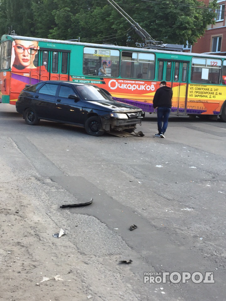 В Йошкар-Оле поворотник на авто стал причиной аварии на перекрестке
