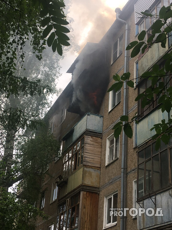 Крупный пожар в Йошкар-Оле: квартира полыхала открытым огнем