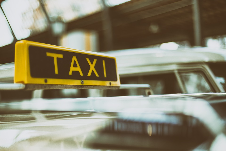 Йошкар-олинский таксист взял с больной женщины за проезд необычную плату