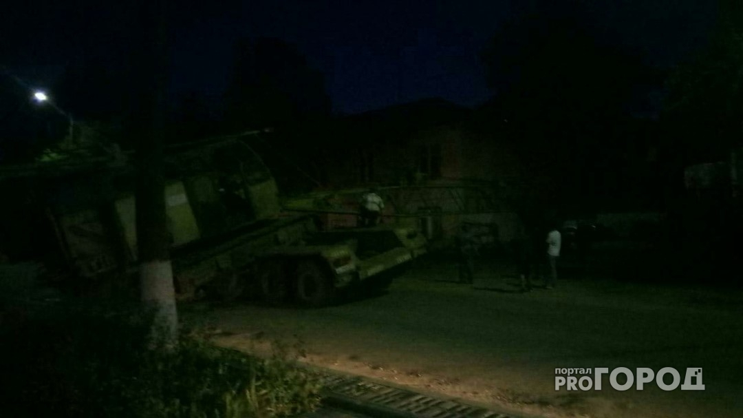 В Йошкар-Оле при перевозке снова рухнул строительный кран