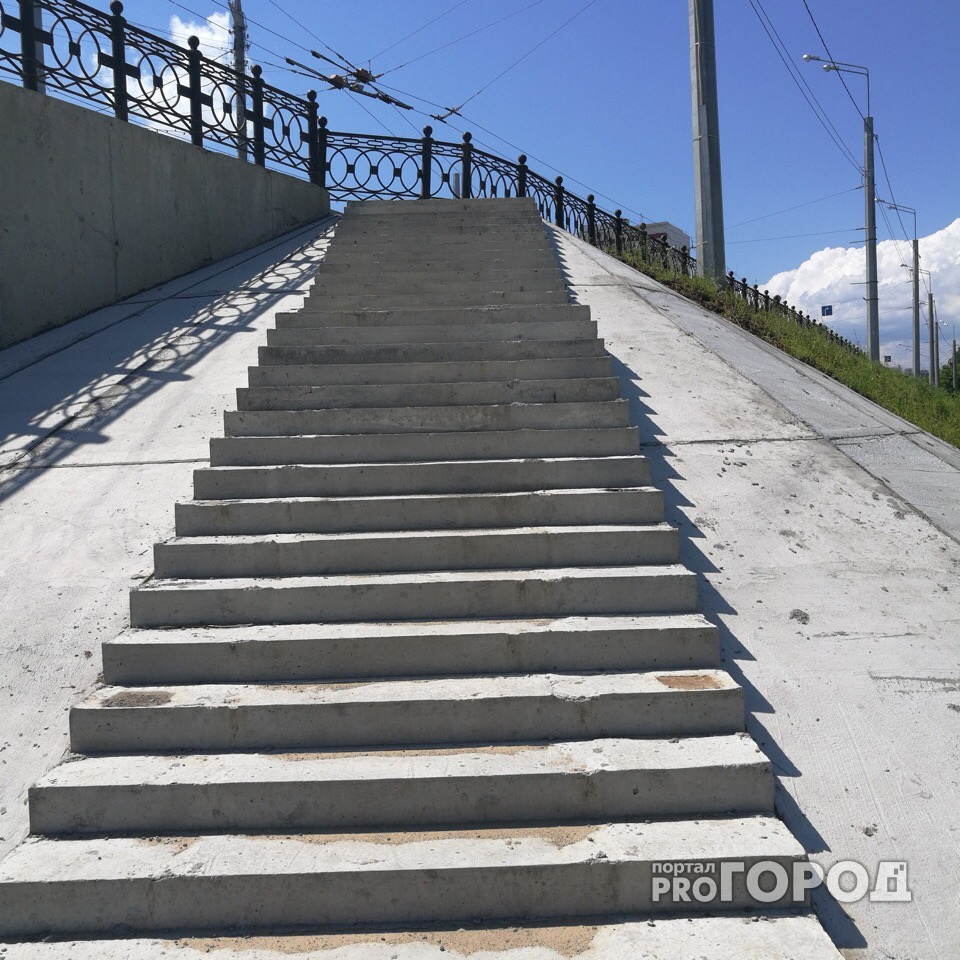 Необычный «аттракцион»: Лестница на Набережной в Йошкар-Оле упирается в забор
