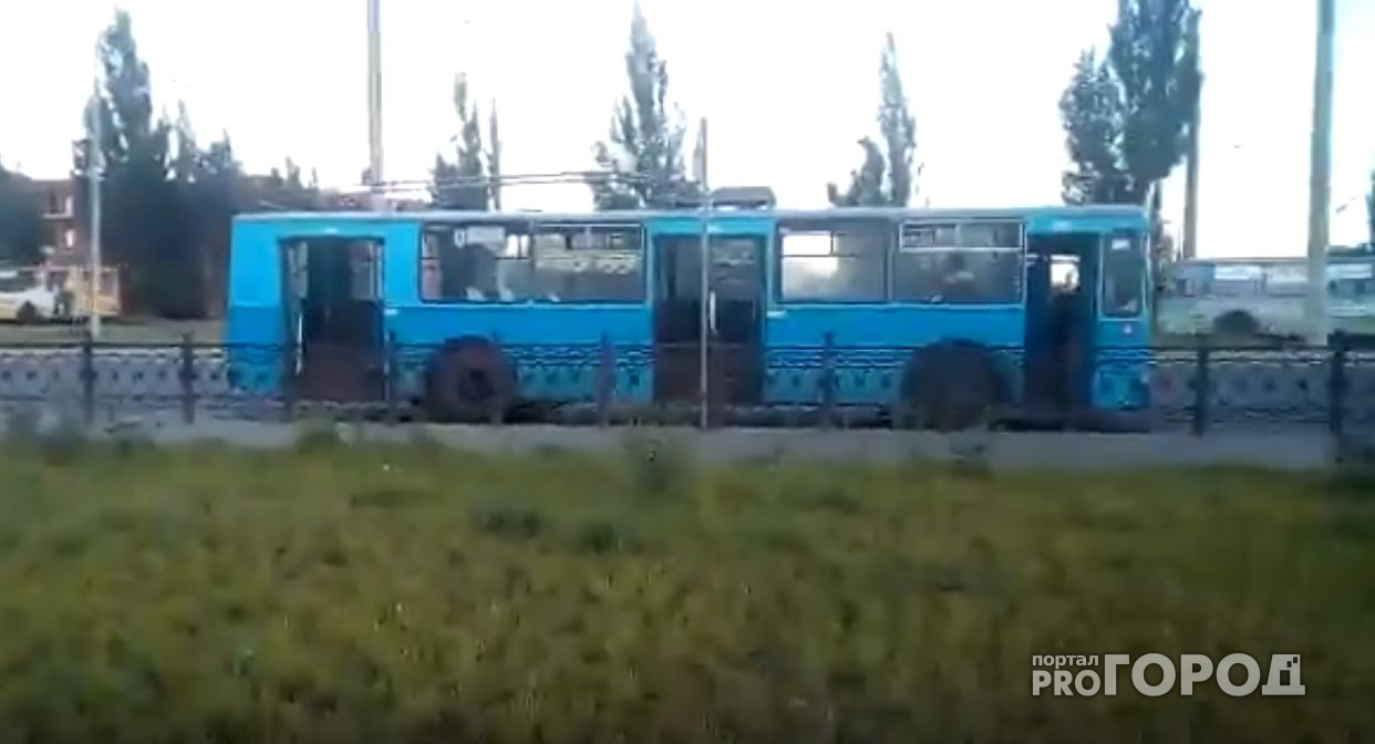 В Йошкар-Оле легковушка влетела в троллейбус (ВИДЕО)