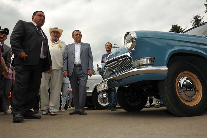 Знаменитая «Чайка» Раисы Горбачевой и не только: глава Марий Эл посетил выставку ретро-автомобилей