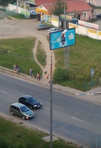 В Йошкар-Оле подростки взрывают петарды под ногами прохожих и колесами авто (ВИДЕО)