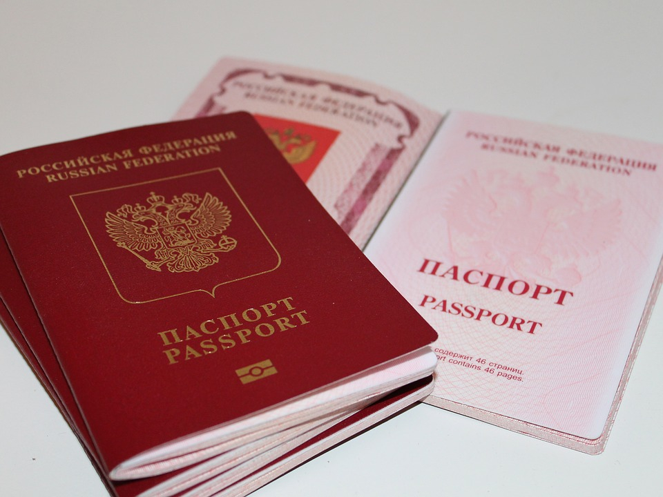 В России выросли пошлины на загранпаспорта и права