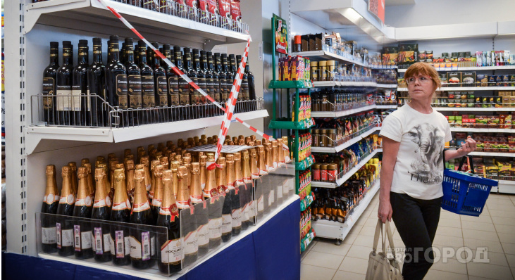 В Госдуме предложили запретить продажу алкоголя на открытых полках магазинов
