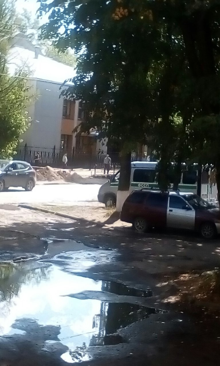 Спецслужбы Йошкар-Олы оцепили здание и дорогу у городского суда